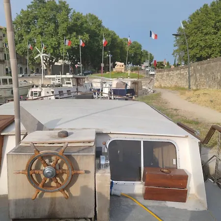 Bateau Vedette Hollandais Centre De Beaucaire * בוקר